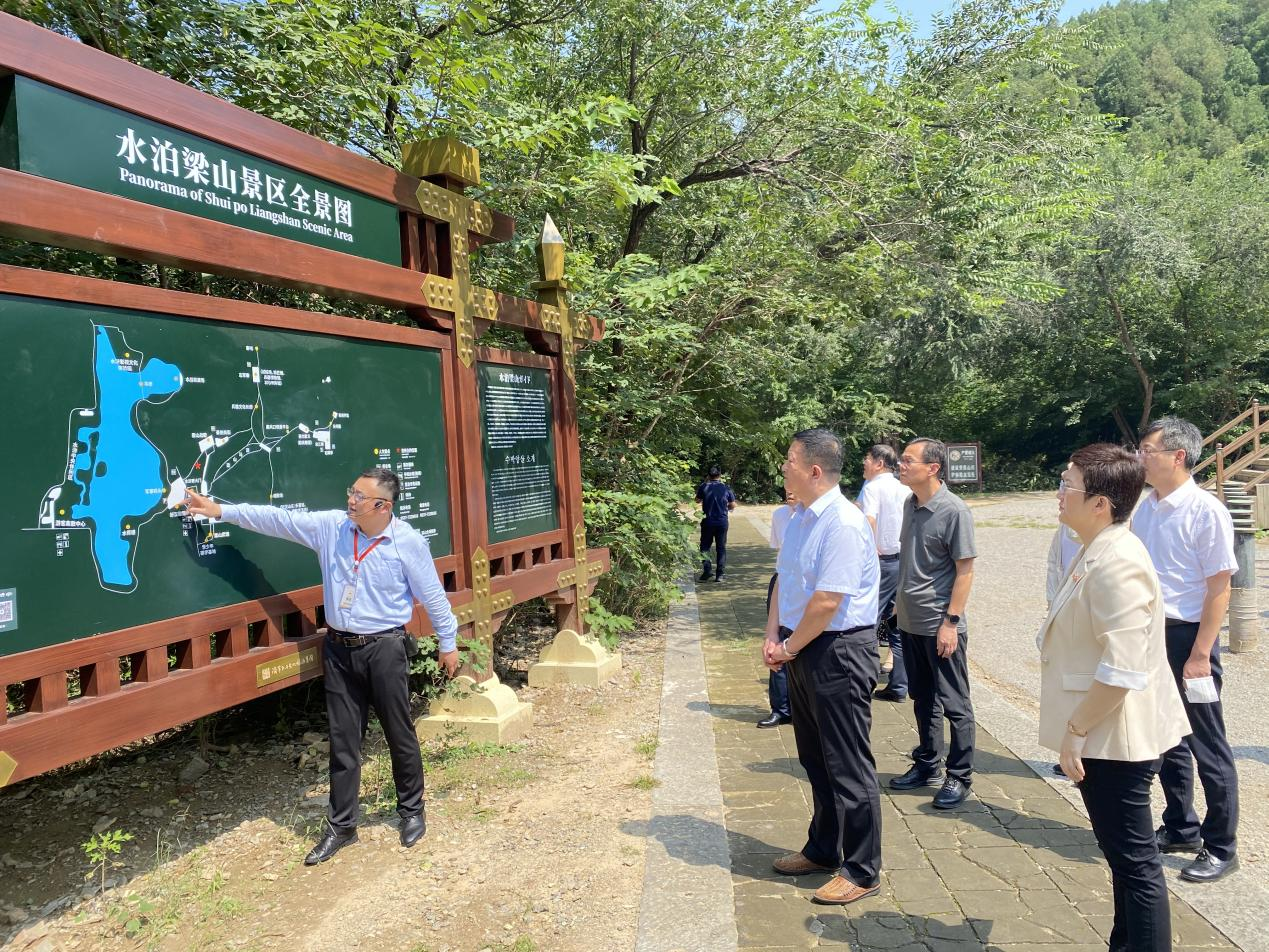 市重點項目掛圖作戰(zhàn)總指揮部赴曾廟景區(qū)、水泊梁山景區(qū)督導調研重點景區(qū)提升項目